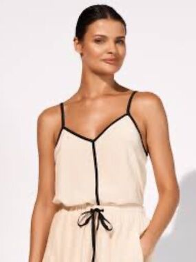 NWT Express Cami Top V Neck Cream Womens Size XS